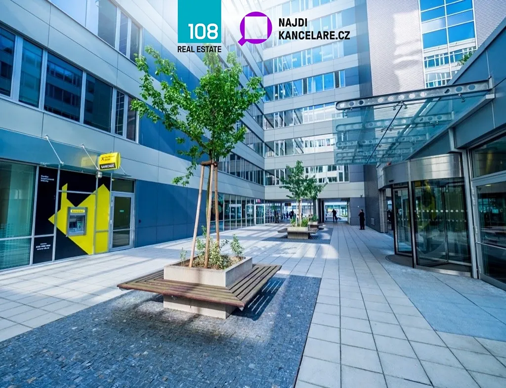 Pronájem kanceláře 898 m²